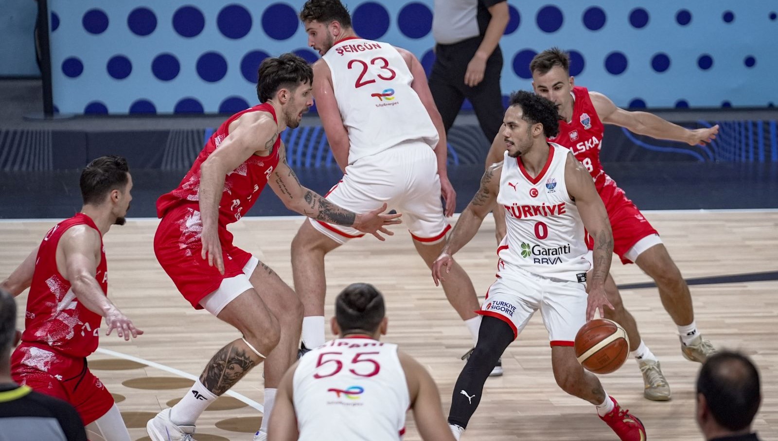 Heyecan Dorukta: Türkiye-Yunanistan EuroBasket Yarı Final Mücadelesi!