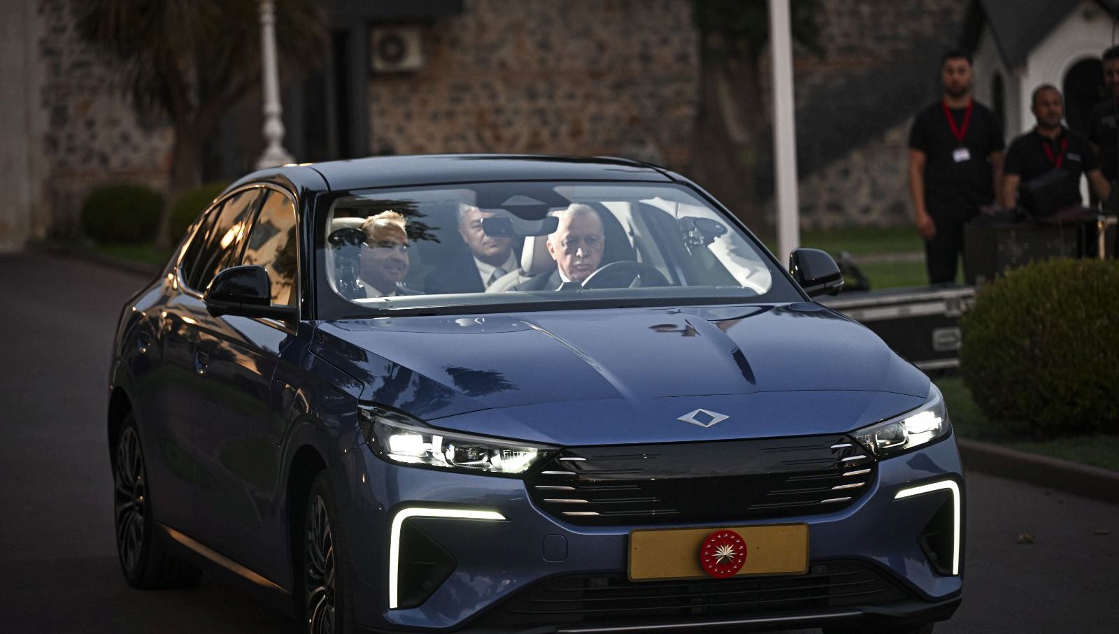 Togg'un İlk Sürüş Keyfi: Erdoğan Yeni Modeli Denetledi!