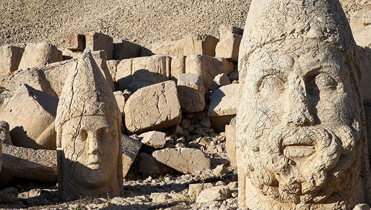 Nemrut Dağı'na Akın Var: 7 Yılda 1 Milyondan Fazla Ziyaretçi Ağırladı!