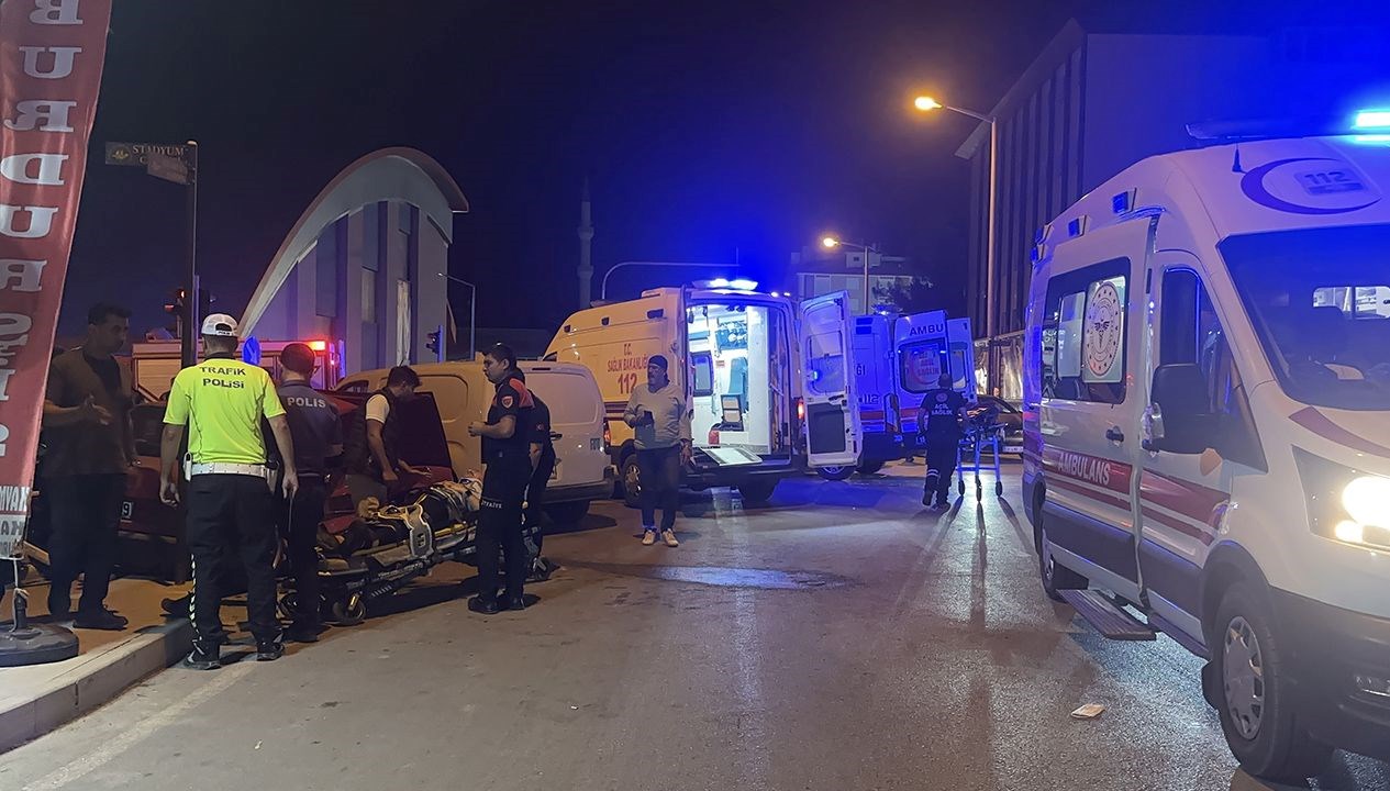 Zincirleme Kazada 94 Yaşındaki Kadın Hayatını Kaybetti