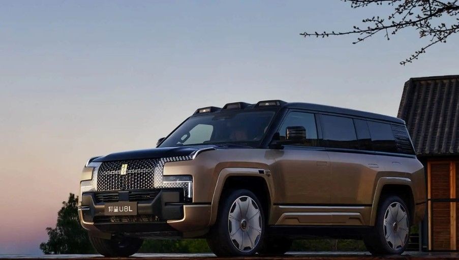 BYD’nin Çiçek Gibi Tankı: Altın Amblemiyle Dikkat Çekiyor, Fiyatı Açıklandı!