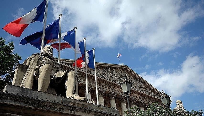 Fransa'da Aşırı Sağdan Macron’a Uyarı: Çılgın Politikalara Devam Edilirse Koltuğu Kaybeder!