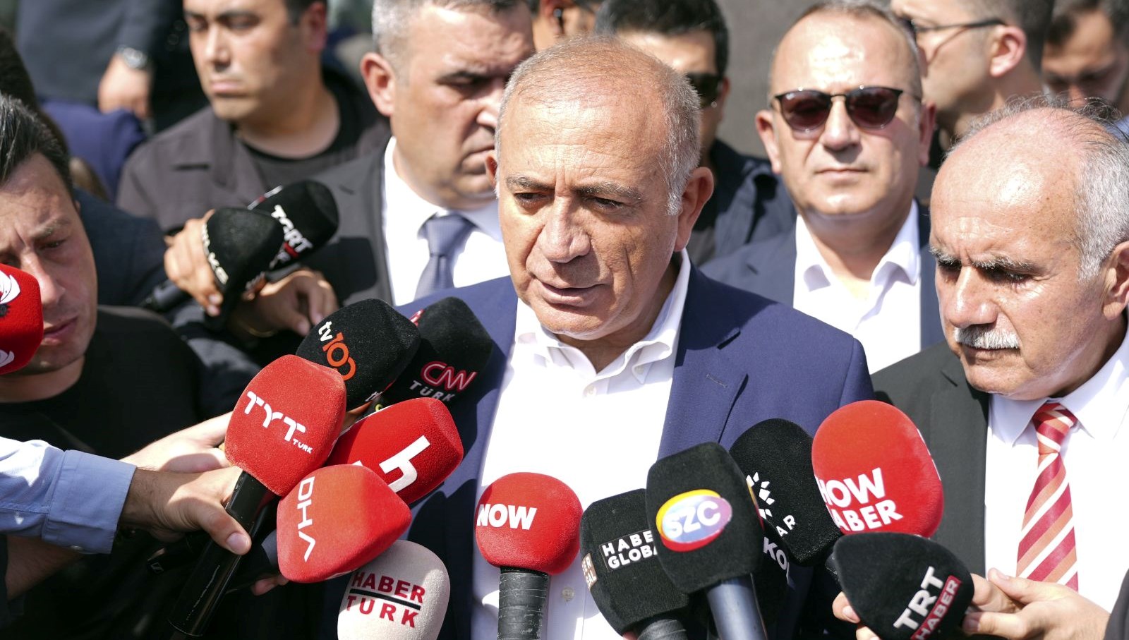 Gürsel Tekin: 