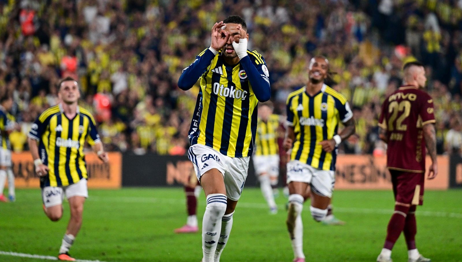 Kadıköy’de Heyecan Dolu Bir Karşılaşma: Fenerbahçe, Trabzonspor'u Geride Bıraktı!