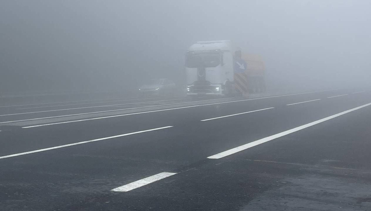 Bolu Dağı'nda Sis Alarmı: Karayolları ve Trafik Ekipleri Uyarıyor!