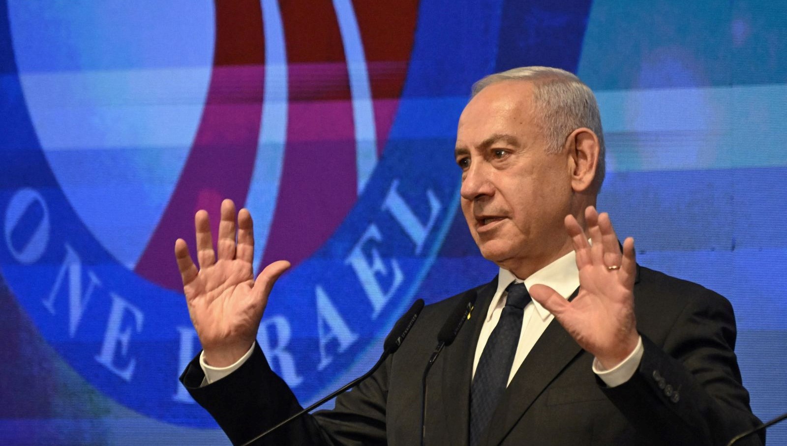 İlk kez sanık sandalyesinde: Netanyahu'nun tarihi duruşması başladı!