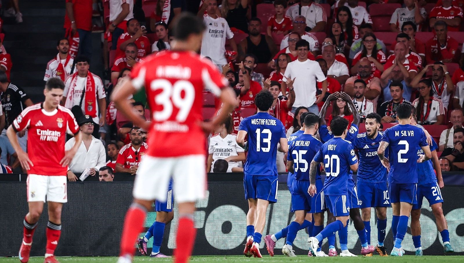 Karabağ'dan Şampiyonlar Ligi'nde Epik Zafer: Benfica'yı Deplasmanda Geride Bıraktılar!