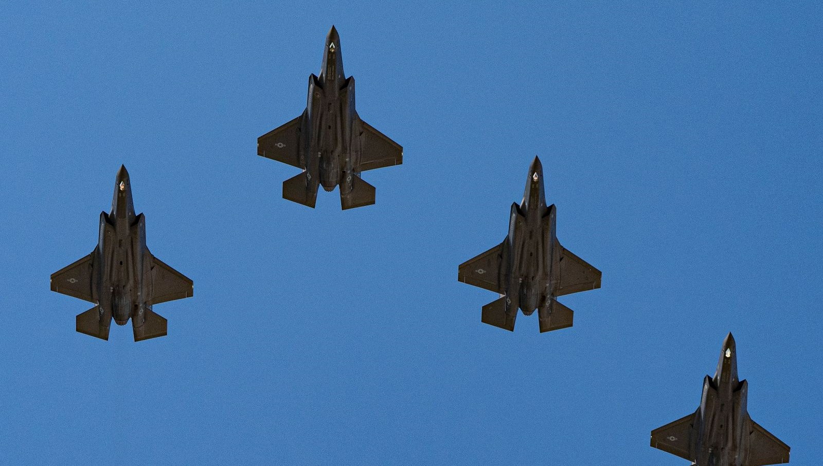 Japonya'nın Gökyüzünde Acil Durum: F-35'ler Zorunlu İniş Gerçekleştirdi!