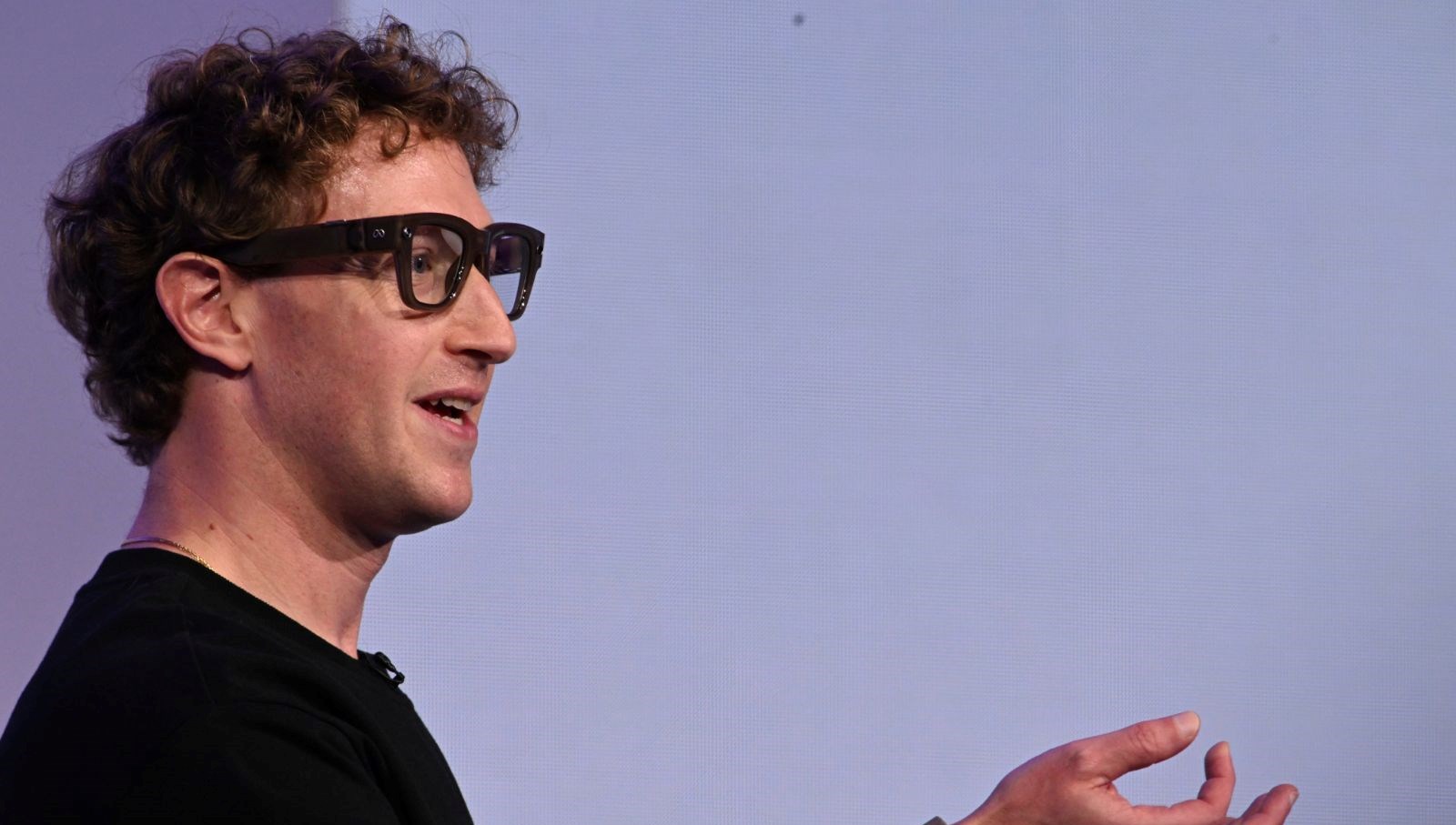 Zuckerberg’in Yeni Akıllı Gözlüğü Tanıtımı: Sahnede İki Kez Kriz Anı!