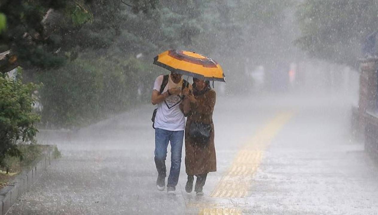 Meteoroloji ve İçişleri Bakanlığı'ndan kritik uyarı: 15 il sağanak yağış tehdidi altında!