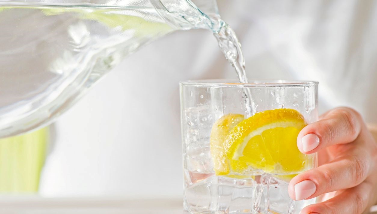 Doktorun Sırrı Açığa Çıktı: Limonlu Su İçmenin 8 Şaşırtıcı Faydası!