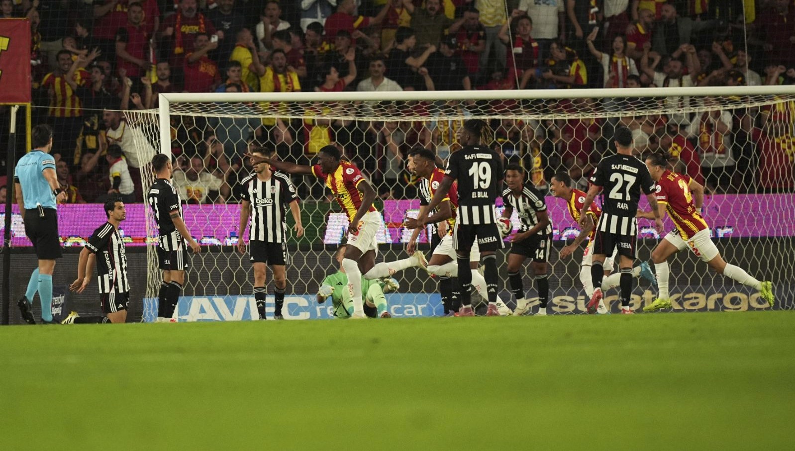 Beşiktaş'a İzmir'de sürpriz: Göztepe'den beklenmedik sonuç!