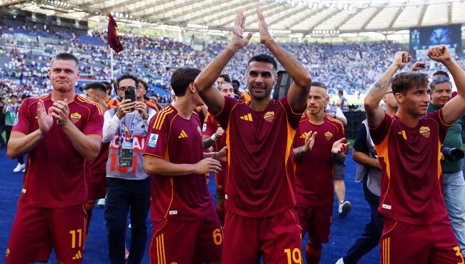 Zeki Çelik’in Parlak Performansı: Roma, Lazio’yu İki Kırmızı Kartla Geçti!
