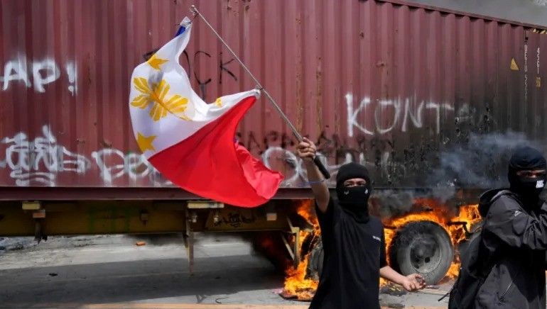 Filipinler'de Yolsuzluk Skandalı Nedeniyle Tırmanan Protestolar: Çatışmalar Patlak Verdi