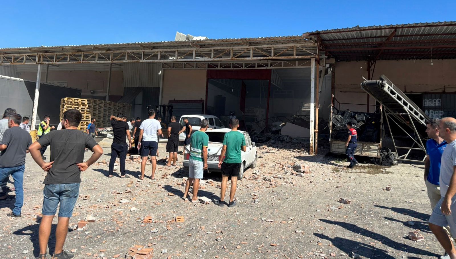 Demre Toptancı Hali'nde Şok Etkisi Y yaratan Patlama | İşletme Sahibi Gözaltına Alındı