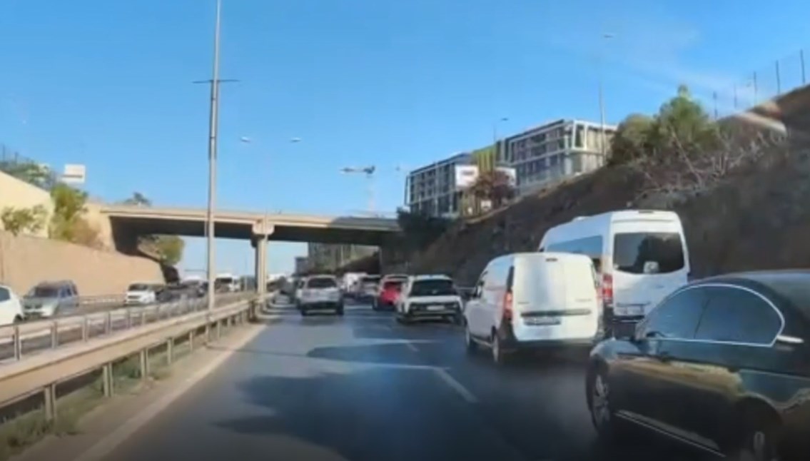 Emniyet Şeridini İhlal Eden Servis Şoförüne Cezai İşlem Uygulandı