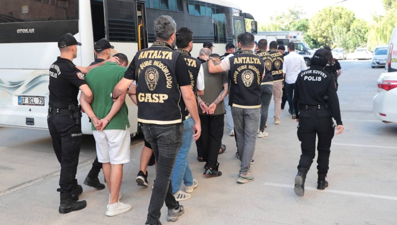 Antalya'da Suç Şebekesine Darbe: İki Şüpheli Gözaltında!