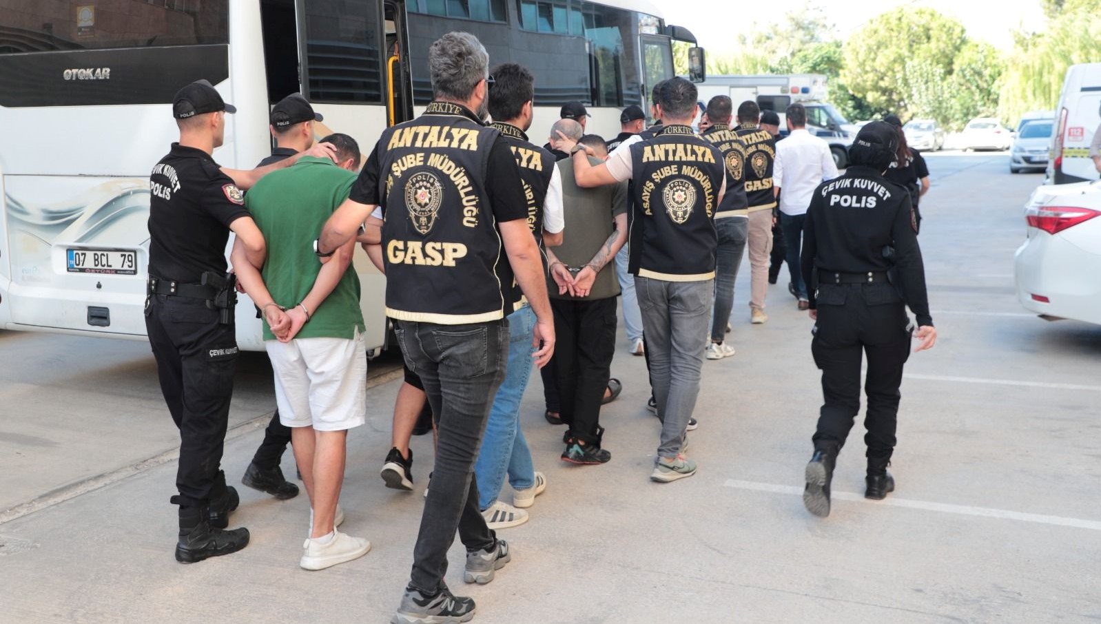Antalya ve İstanbul'da Suç Çetelerine Darbe: İki Kişi Tutuklandı