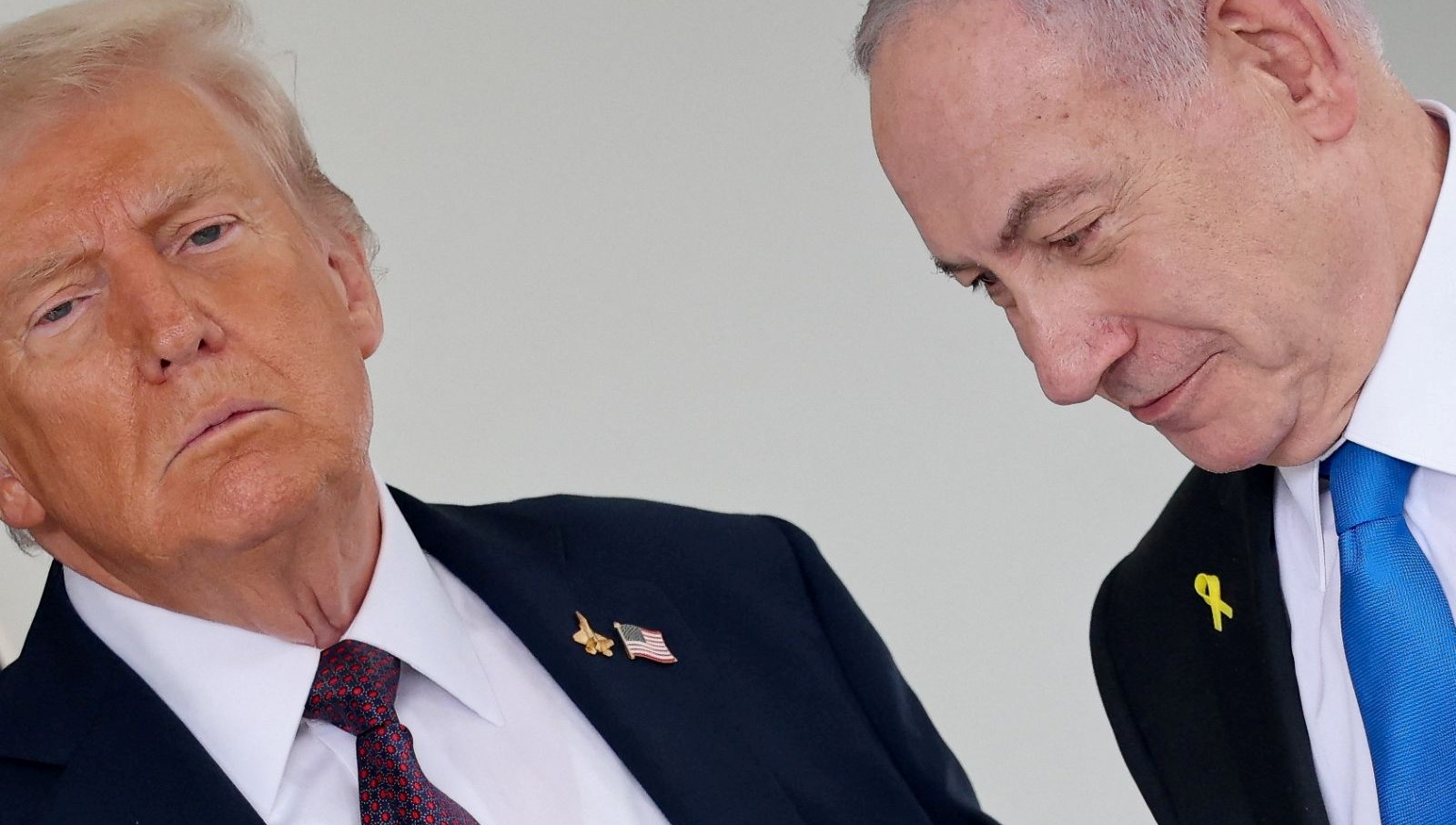 Trump'ın F-22 Rozetinin Arkasında Yatan Gizem: Neden Bu Sembolü Seçti?