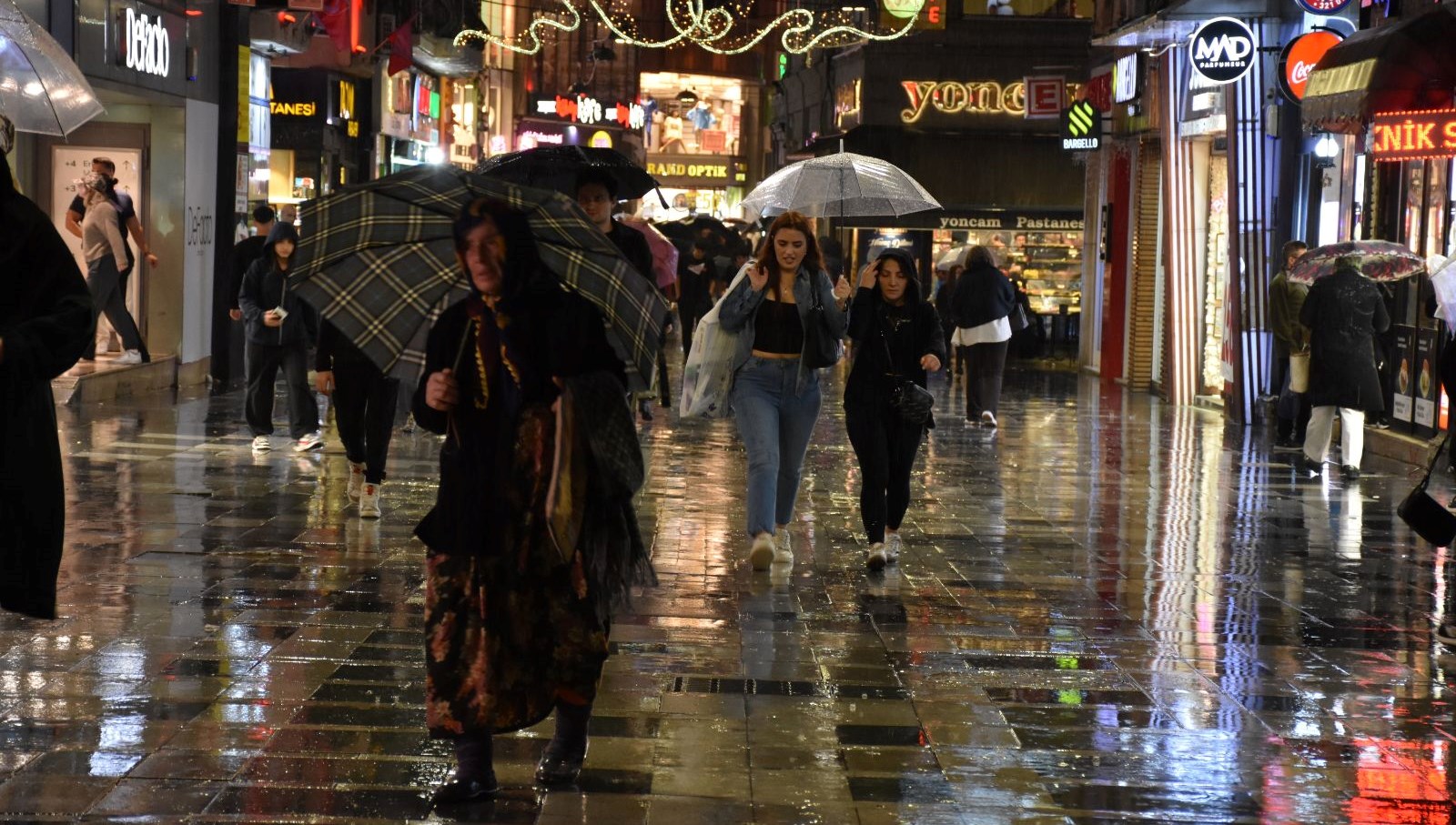 Soğuk Hava Dalgası Geldi: Doğu Karadeniz'de Şiddetli Yağış Bekleniyor!