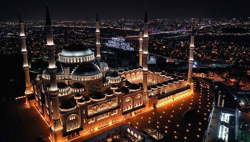 2025-2026 Kandil Tarihleri Açıklandı: Yılın İlk Regaip Kandili Ne Zaman Kutlanacak?