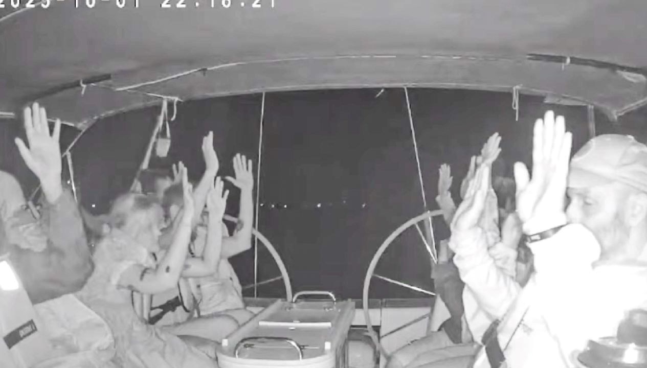 İsrail’in Sumud Filosuna Yönelik Baskın: Askeri Gösteri Mi, Operasyon Mu? 8 Metrelik Tekneye 8 Askerle İniş Yaptılar.