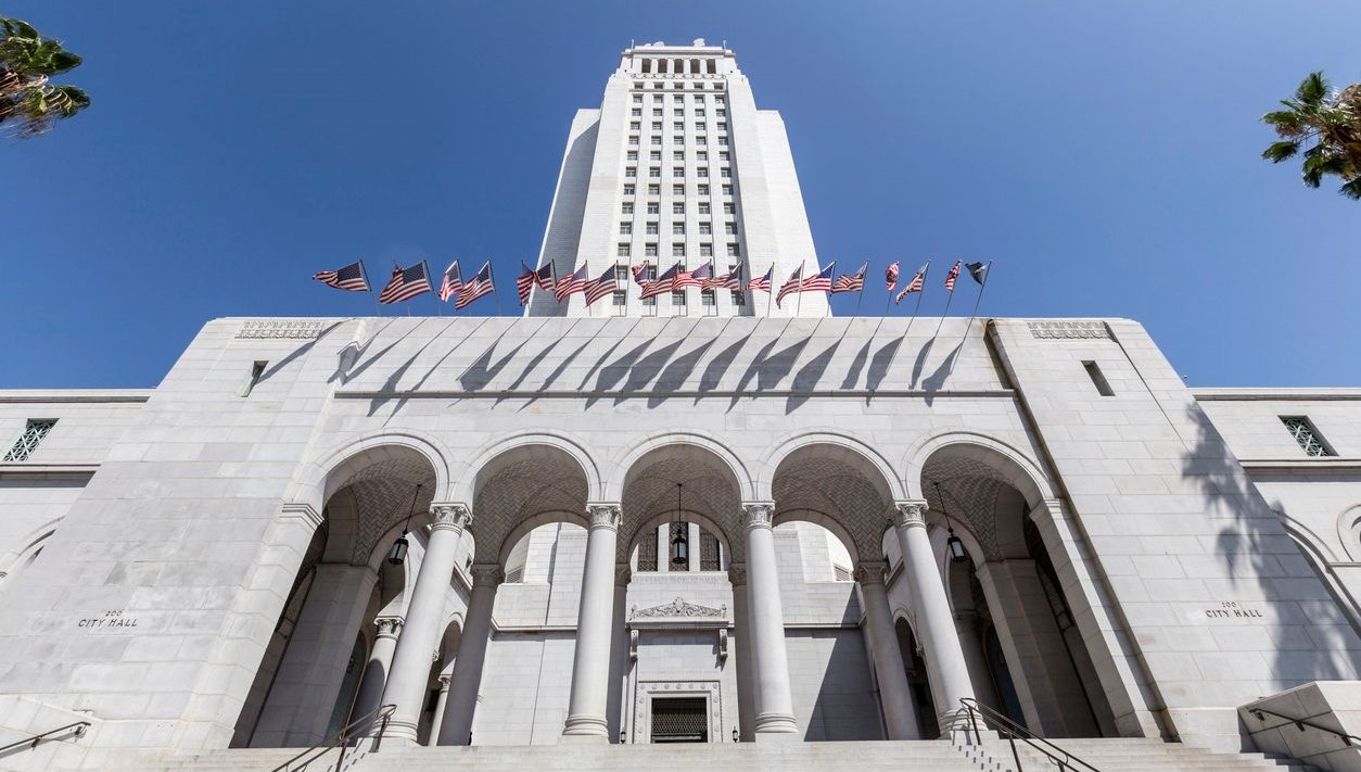 Los Angeles'ta Belediye Binası'na Çarpan Sürücü Yakalandı