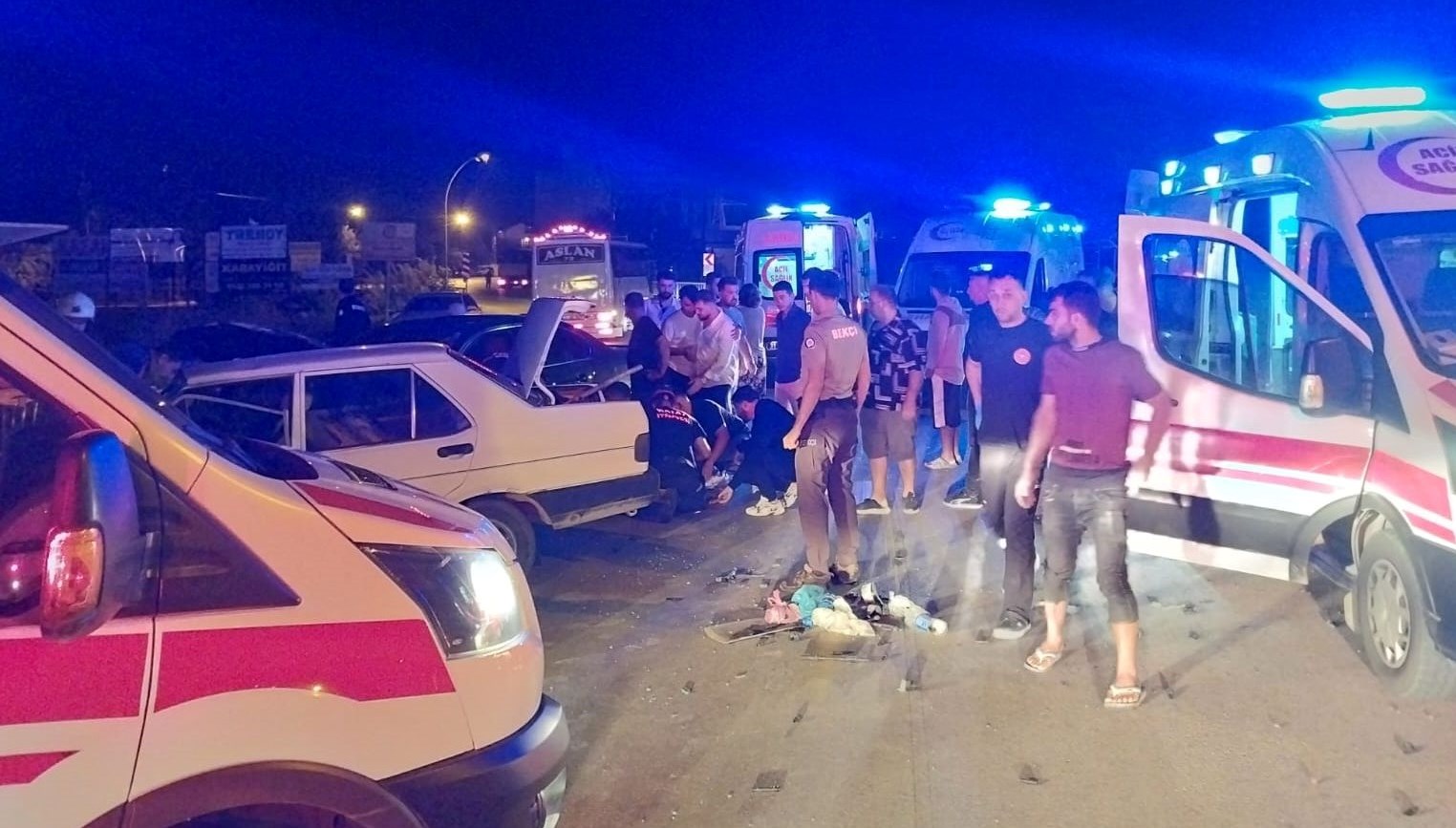 Hatay’da Kaza: İki Araç Çarpıştı, Altı Kişi Yaralı!