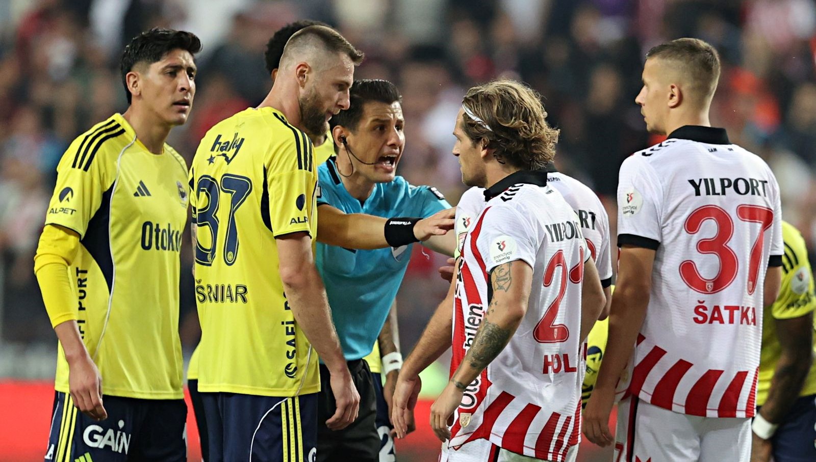 Samsunspor-Fenerbahçe Maçında Hakemden Sarsıcı Açıklama: Golün İptal Nedenleri Ortaya Çıktı!
