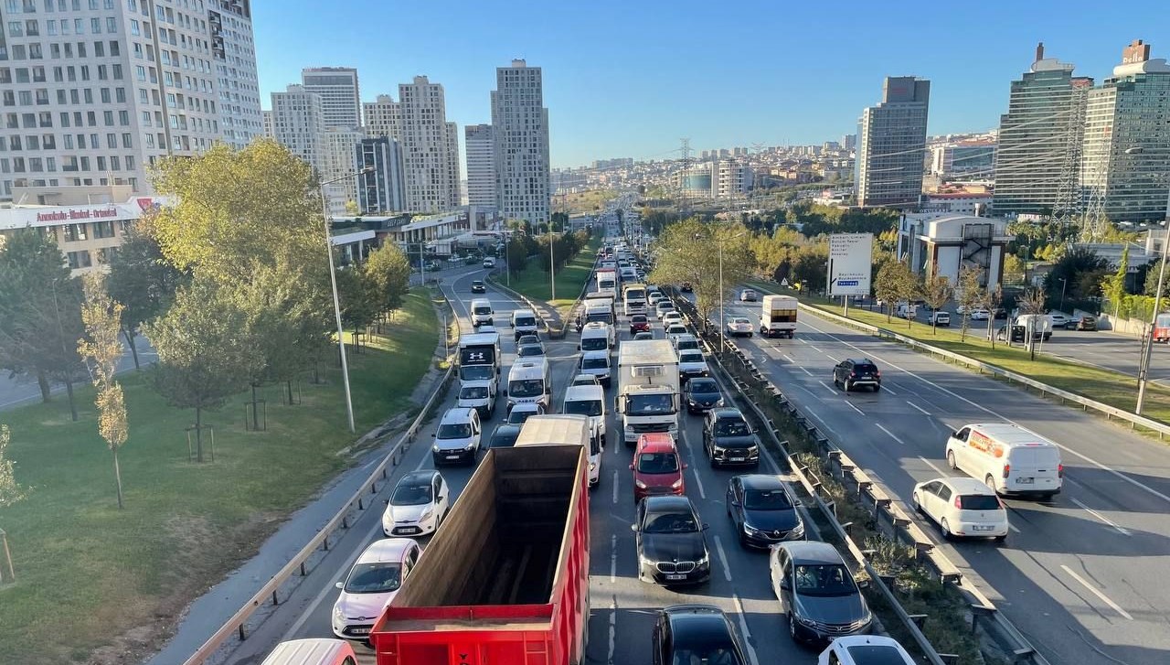 İstanbul'da Gişe Yenileme Süreci: Araçlar Yolda Yavaş Yavaş İlerliyor