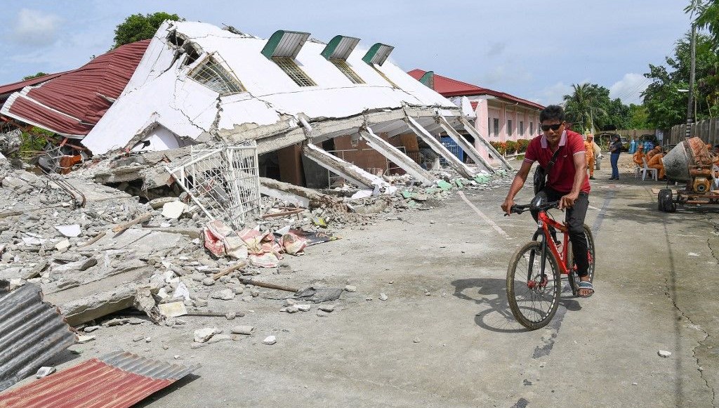 Filipinler'de 6,9 büyüklüğünde depremin ardından, 8 bin artçı sarsıntı yaşandı!