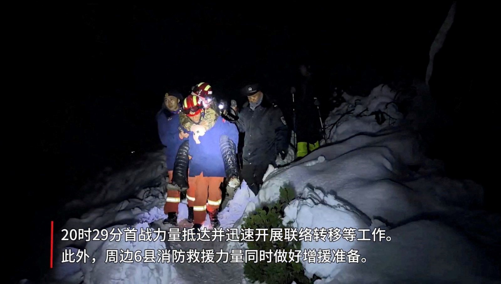 Everest’te Korku Dolu Günler: Mahsur Kalan Bin Dağcı Kurtarıldı!