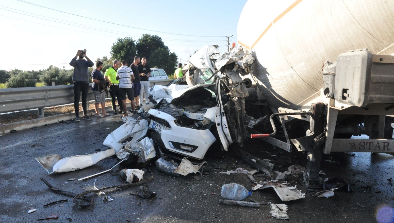 Mersin'de Feci Zincirleme Kaza: Üç Araç Hurdaya Çıktı!