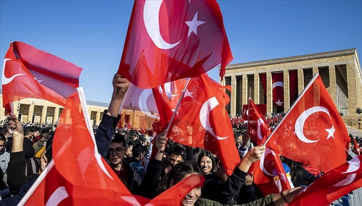 Cumhuriyet'in 102. Yılı: 29 Ekim Resmi Tatil mi, 28 Ekim Yarım Gün Mü Olacak?