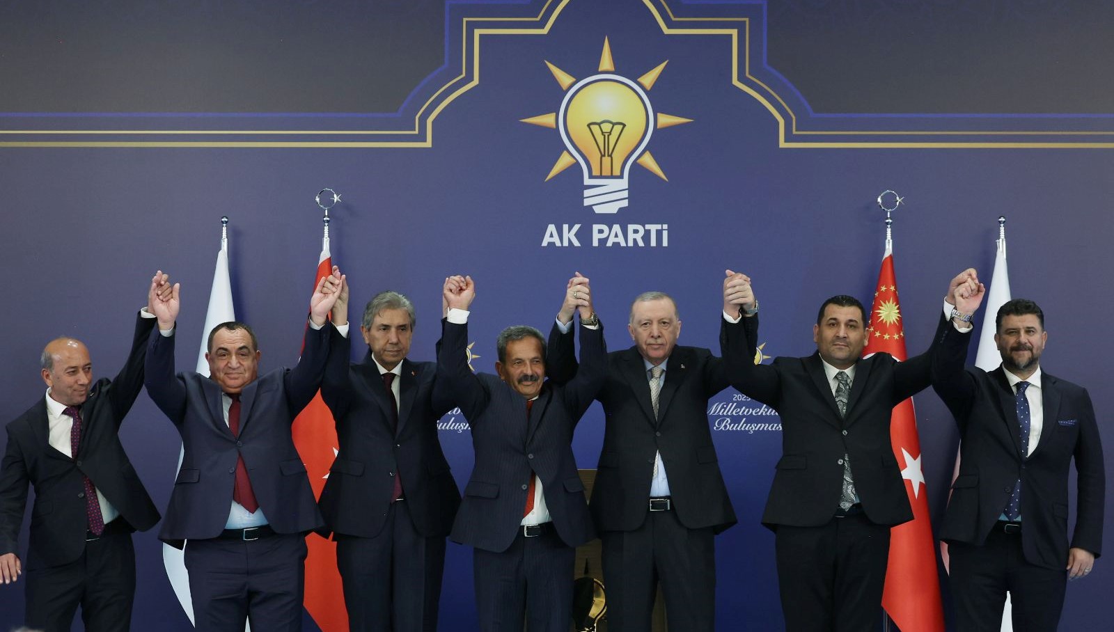 7 Belediye Başkanı'nın AK Parti’ye Katılımı: Siyasi İttifak Güçleniyor!