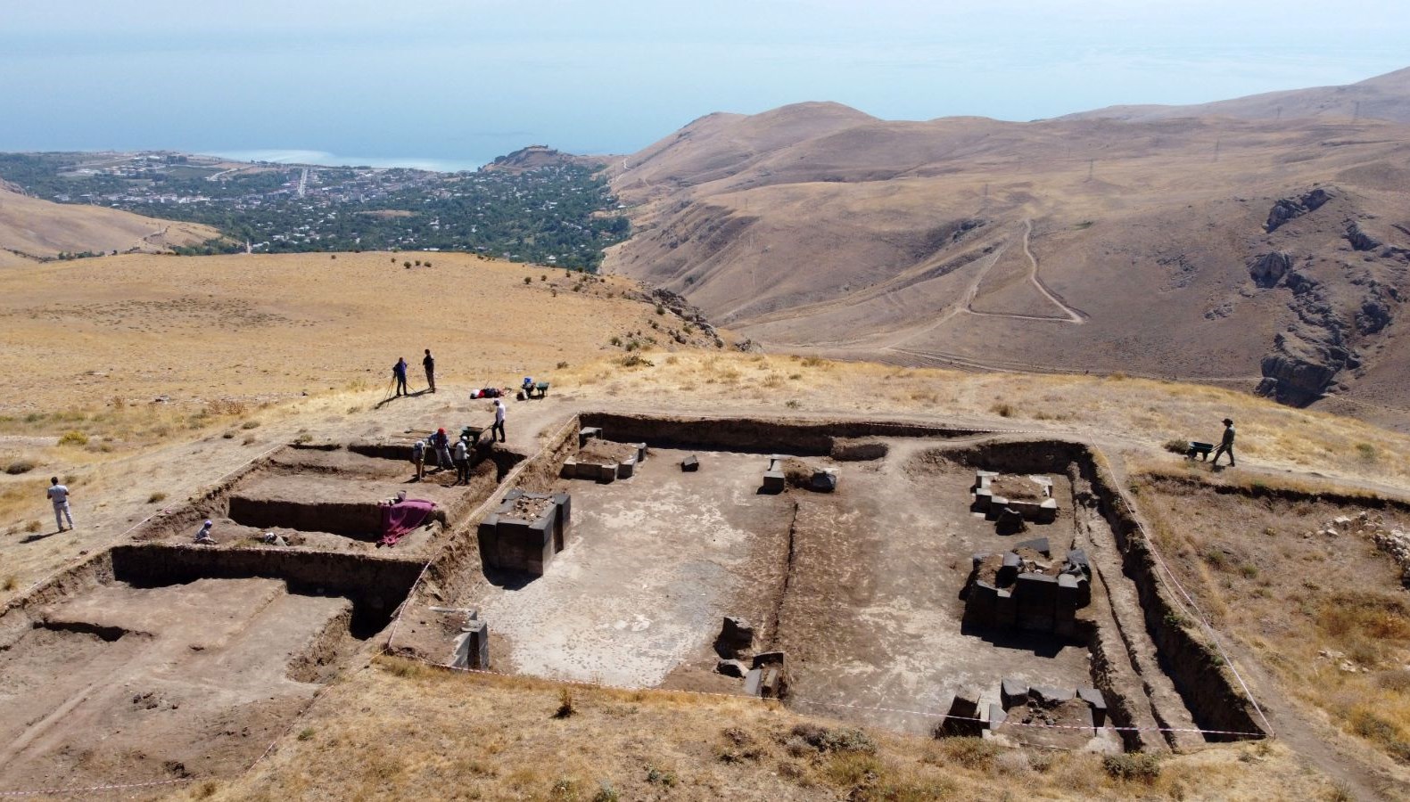 Kef Kalesi'nde Geçmişe Yolculuk: Bitlis’te Kazı Çalışmaları Tüm Hızıyla Sürüyor!