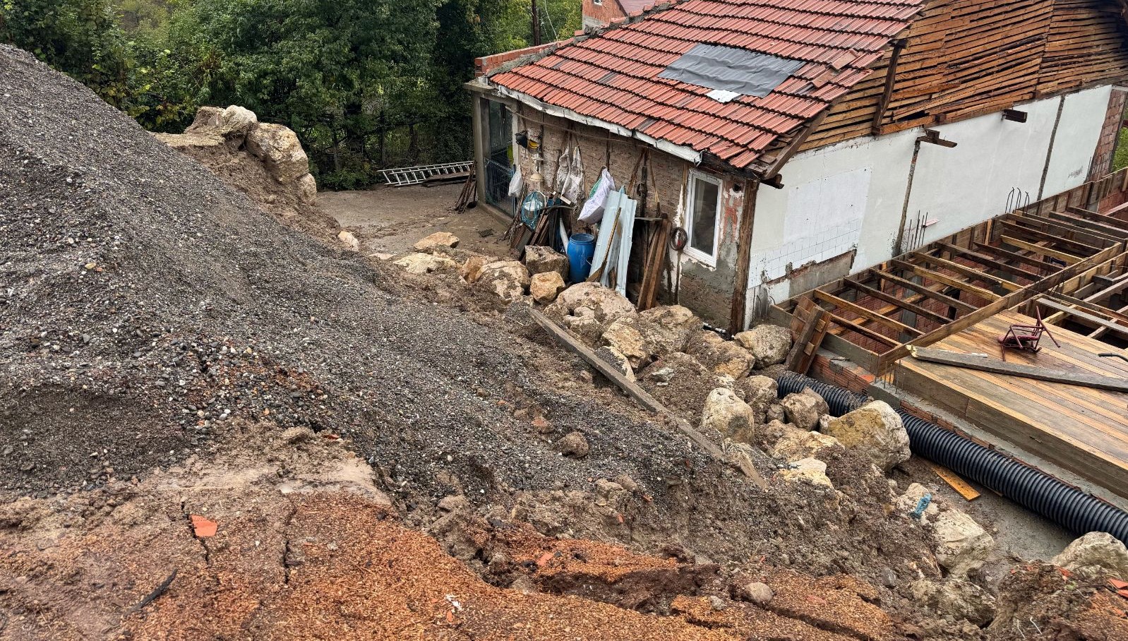 Bartın'da Heyelan Alarmı: Bir Ev Güvenlik Nedeniyle Boşaltıldı!