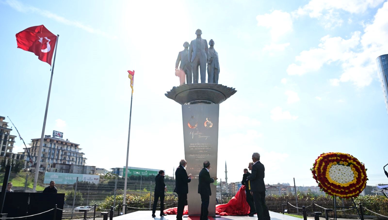 Galatasaray'dan Unutulmaz İsimlere Anıt: Atatürk, Tevfik Fikret ve Ali Sami Yen Heykeli Yükseliyor!