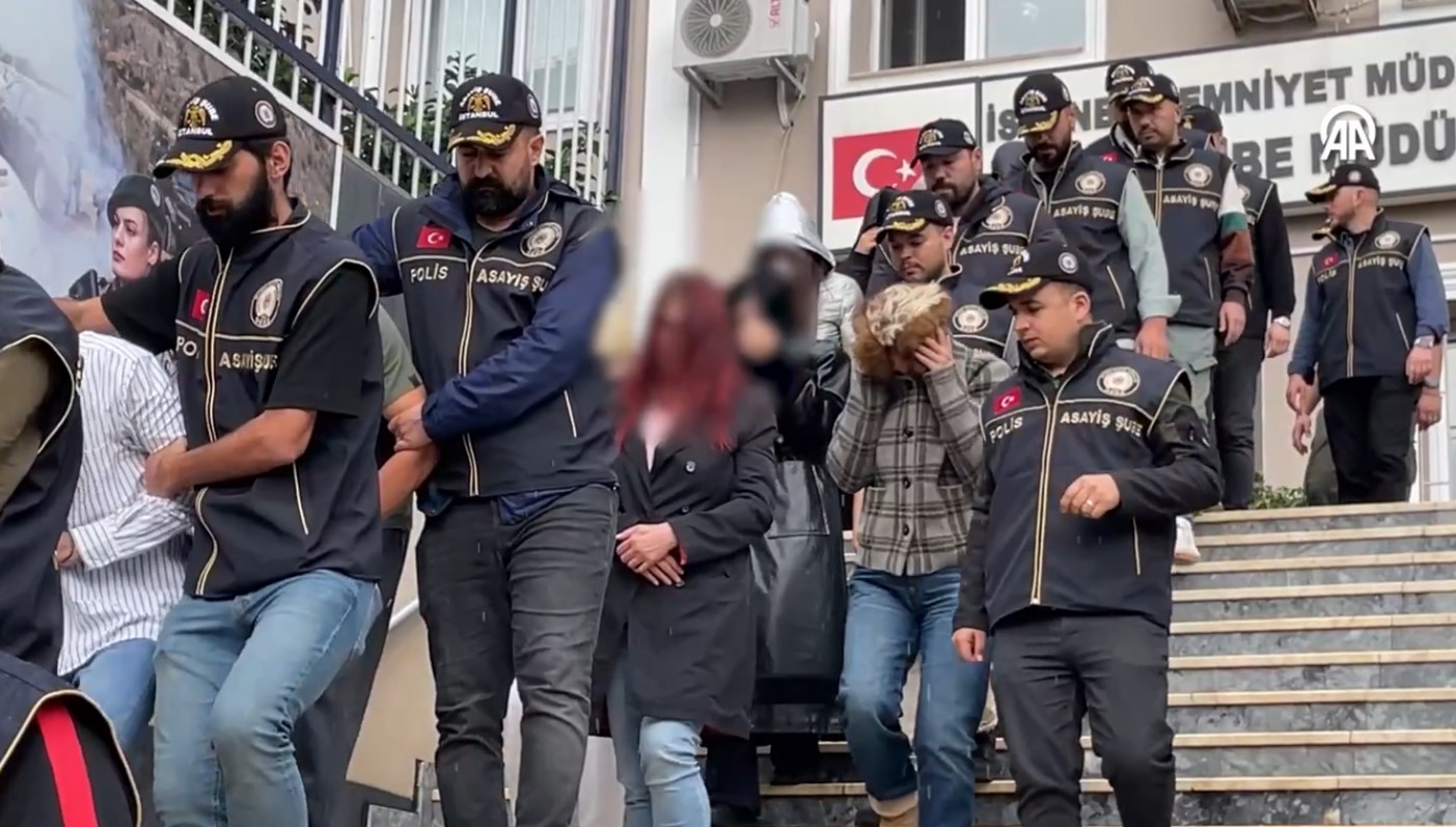 İstanbul'un 15 Mahallesinde Ahlak Polisinden Şok Baskın!