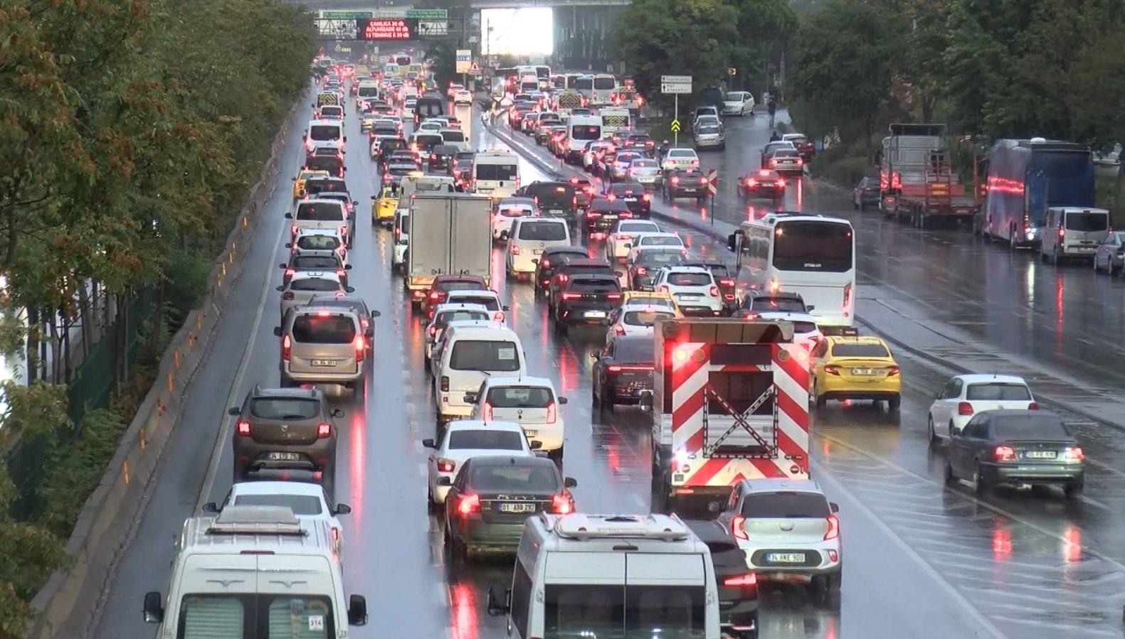 Trafik Cezalarıyla Araba Satışı Tehlikede: Meclis'te Tartışma Başlıyor!