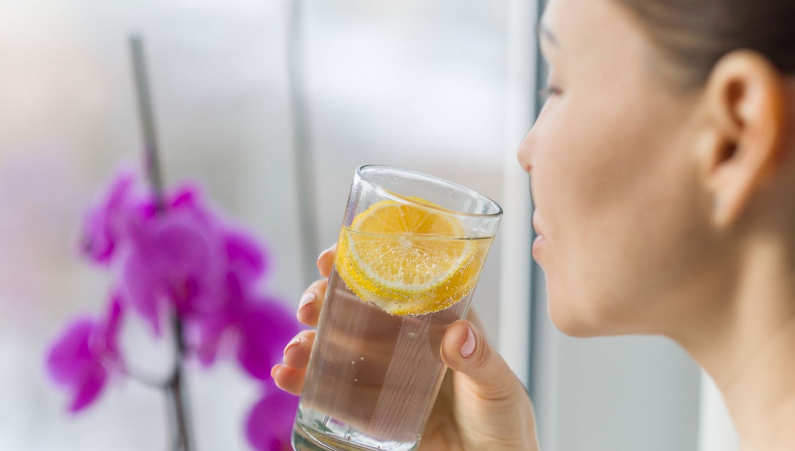 Limonlu Su İçmenin Tehlikeleri: Kimler Dikkat Etmeli?