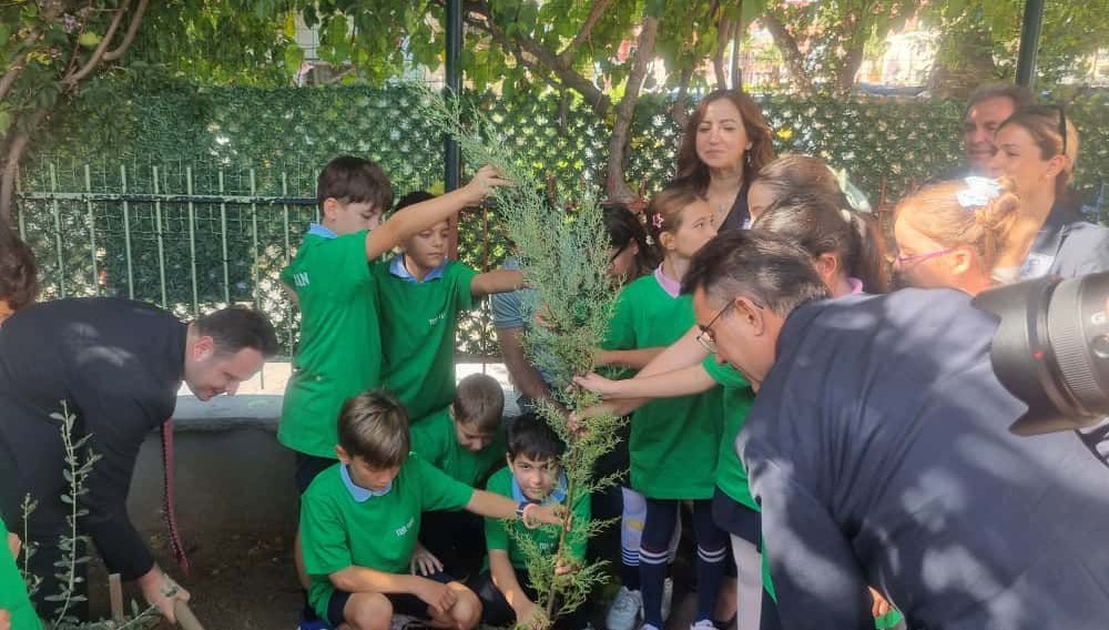 Şehit öğretmenin ismiyle anılan okulda duygusal bir tören gerçekleştirildi