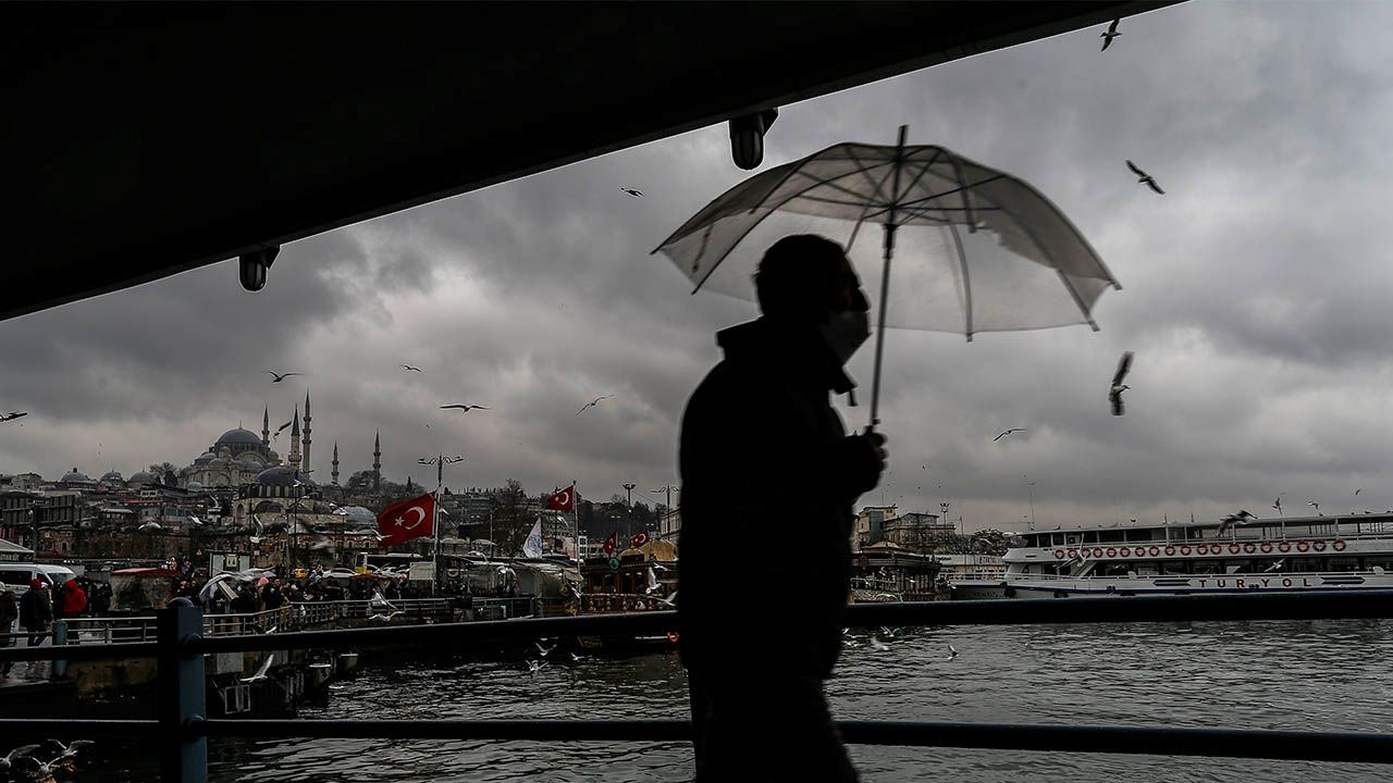 Yağmur devam edecek, sıcaklık 3-5 derece birden düşecek!