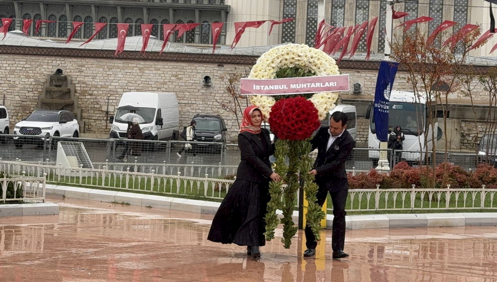 Muhtarlar Günü’nde Taksim’de Anıta Anlamlı Ziyaret!