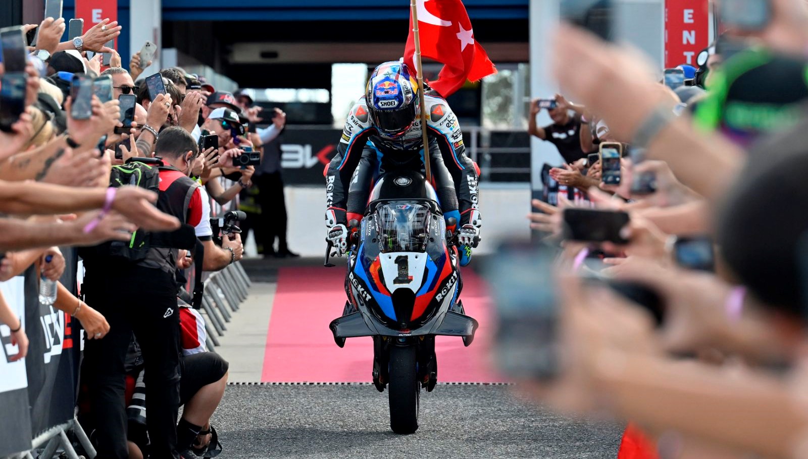 Toprak Razgatlıoğlu'na Şok: Bulega'nın Ayak Oyunu Kazaya Sebep Oldu!