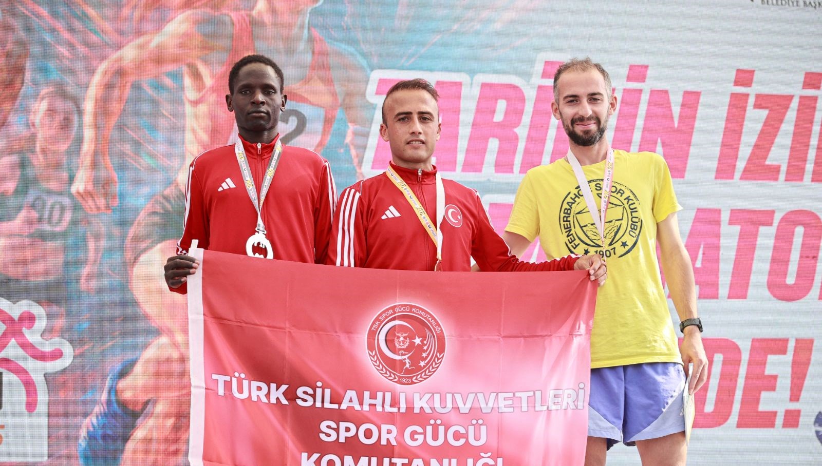 Türk Sporcular 17. Uluslararası Tarsus Yarı Maratonu'nda Şampiyonluğu Ele Geçirdi!