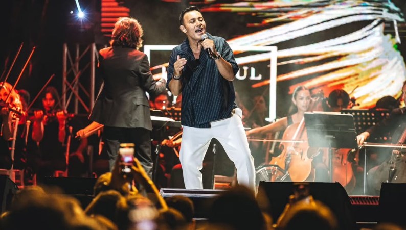 İngiltere'den Mustafa Sandal'a Ömürlük Vize: Türk Müzik Tarihinde Bir İlk!