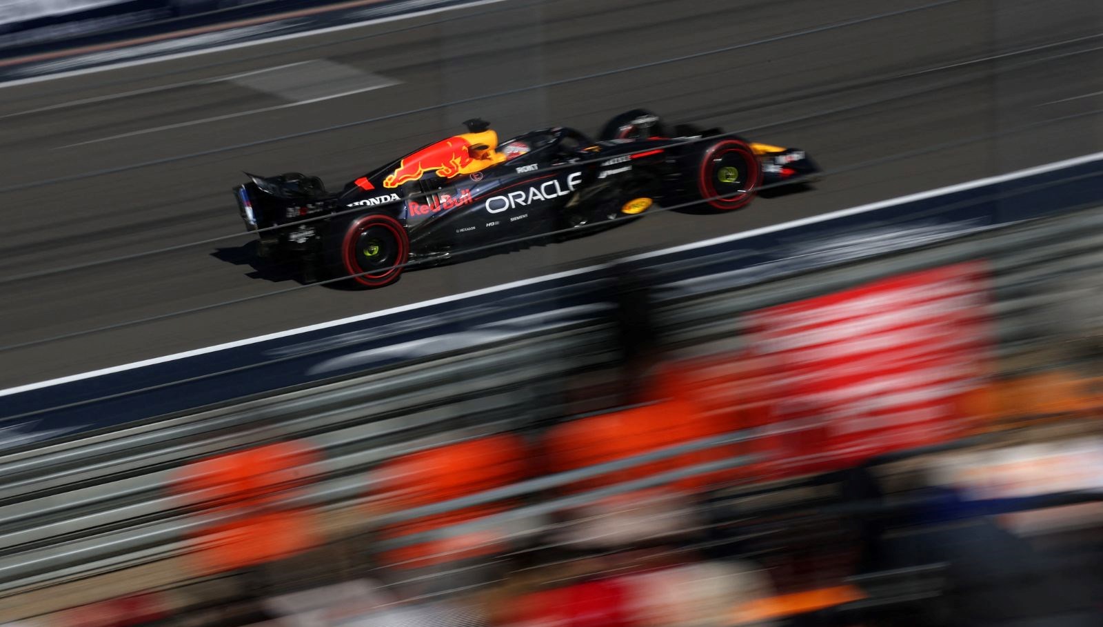 Max Verstappen, Formula 1 ABD Grand Prix'sinde zaferini ilan etti!
