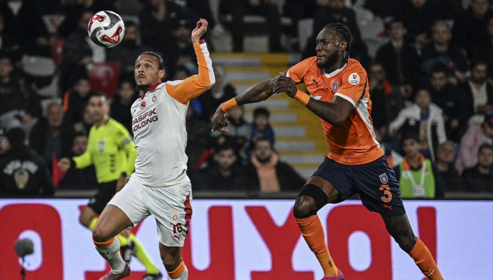 Başakşehir Camiasından Galatasaray Maçında Hakemlere Sert Eleştiri