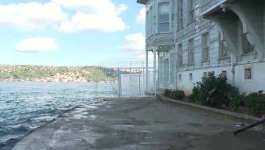 Kandilli'deki Yalı Sahipleri Yol Kapatarak Dikkat Çekiyor!